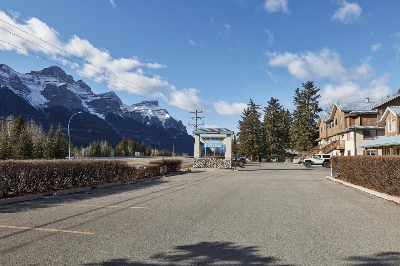 Mountain Gate - Pet Friendly 2br W Mountain Views And Open Hot Tub Holiday home Canmore