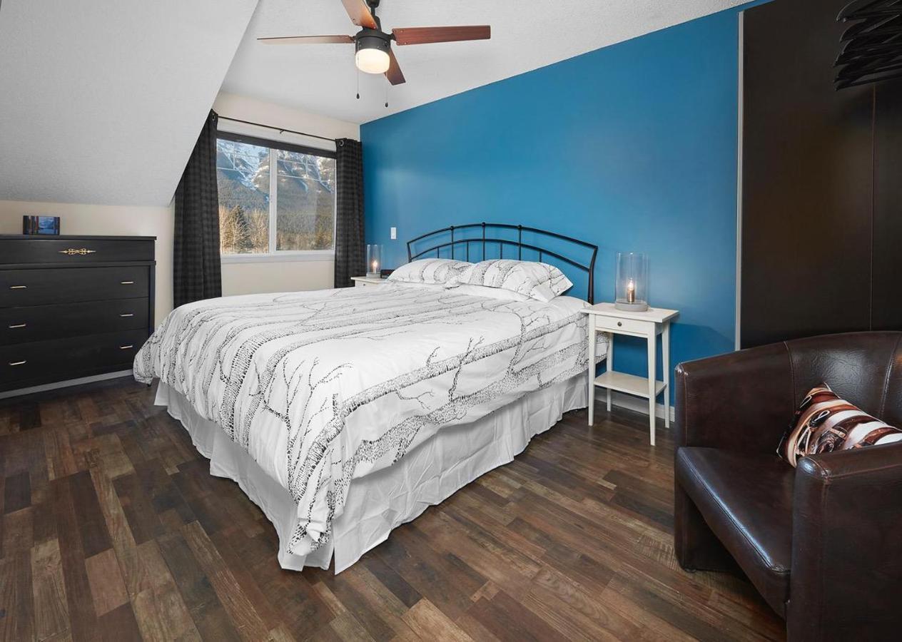 Mountain Gate - Pet Friendly 2br W Mountain Views And Open Hot Tub Holiday home Canmore