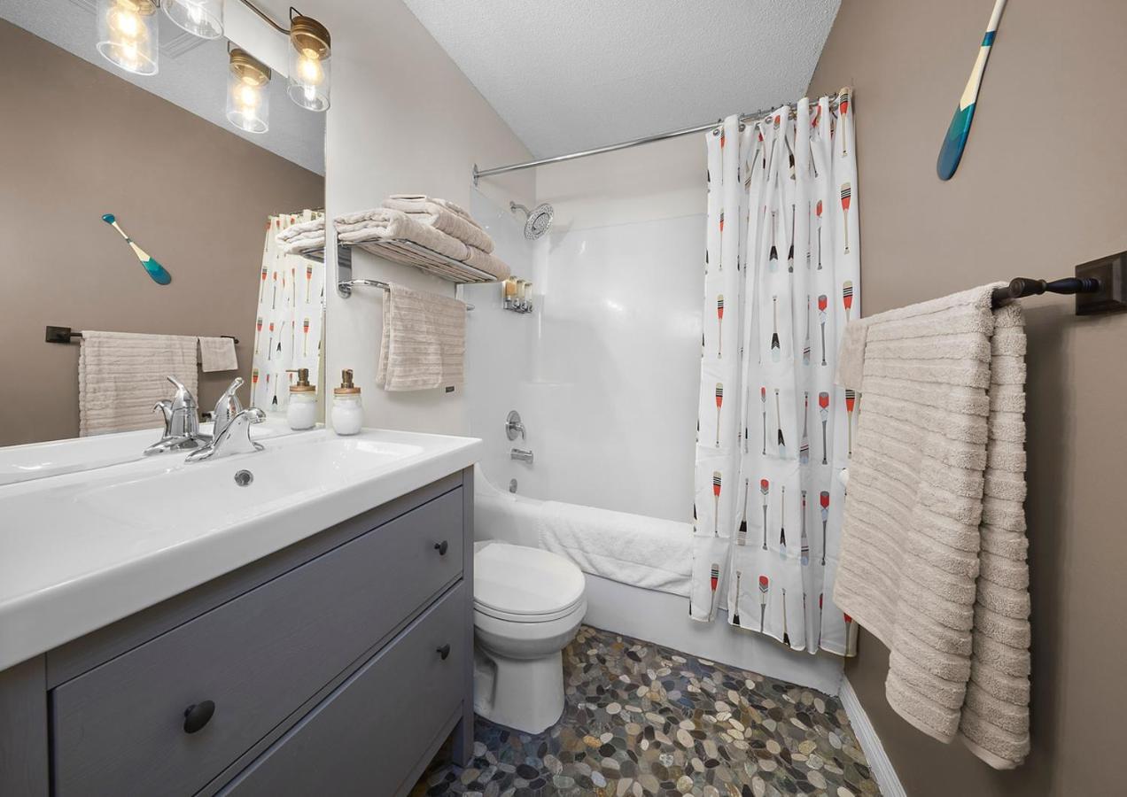 Mountain Gate - Pet Friendly 2br W Mountain Views And Open Hot Tub Holiday home Canmore